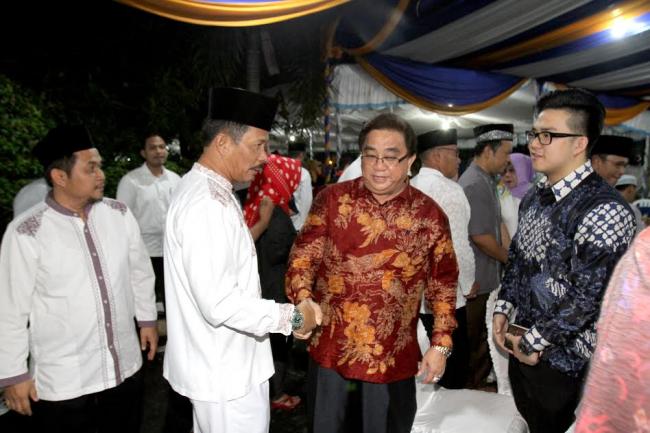 Ribuan Warga Hadiri Undangan Buka Puasa di Kediaman Walikota Rudi